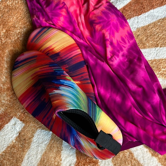 Aqua green small tie dyed tankini top and 9/10 swim shoes - Picture 11 of 12